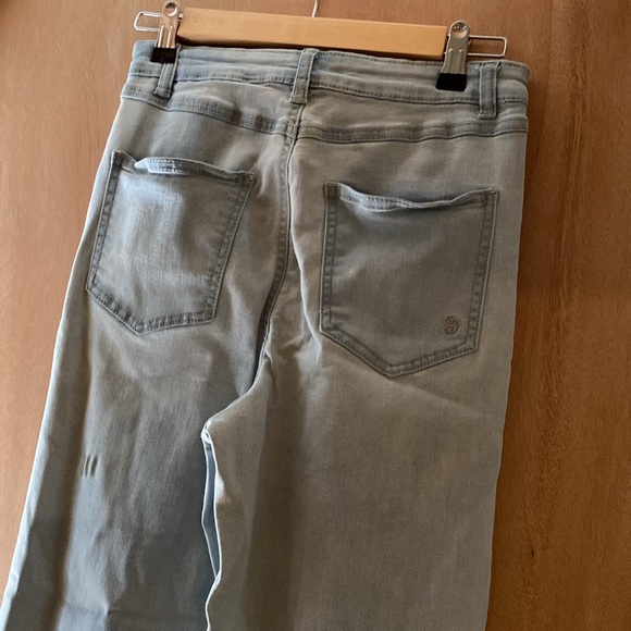 Distressed Indigo Rein Blue jeans - Picture 5 of 8